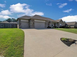169 Crystal Lake Rd, Austin, AR 72007