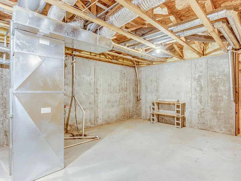 1048 E Karla Ave — Photo 27