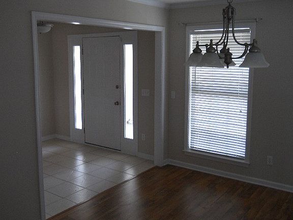 4th image of 1068 N Broad St