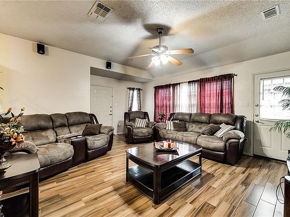4th image of 1131 Meadows Dr