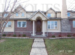 2327 W Butterfield Rd, Springfield, MO 65807