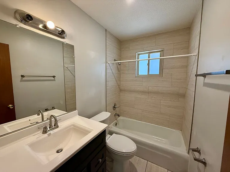 819 W Matthews Ave — Photo 5