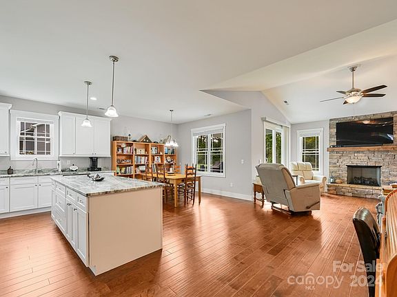 5th image of 312 Windy Acres Knoll Dr