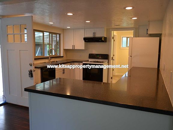3rd image of 6571 Graceland Ave NE