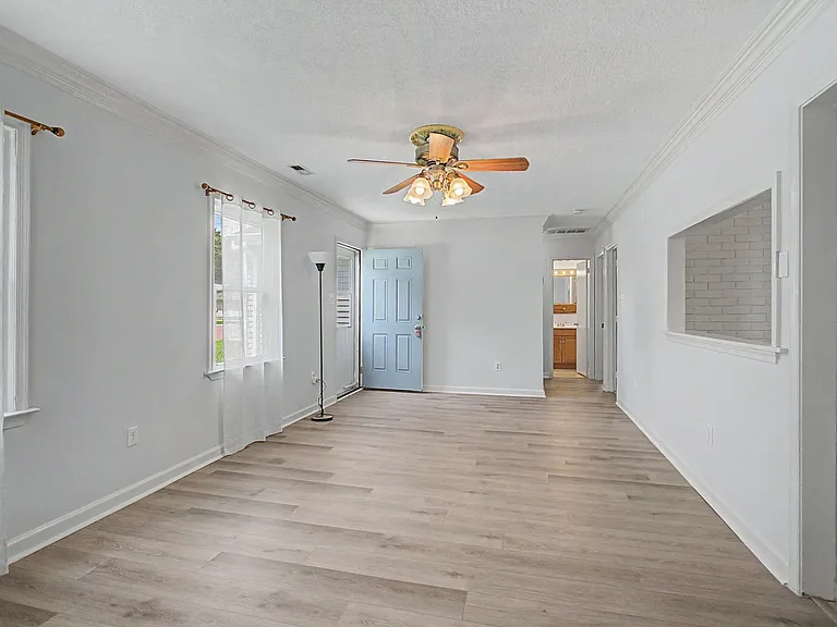 4024 Campbell Rd — Photo 2