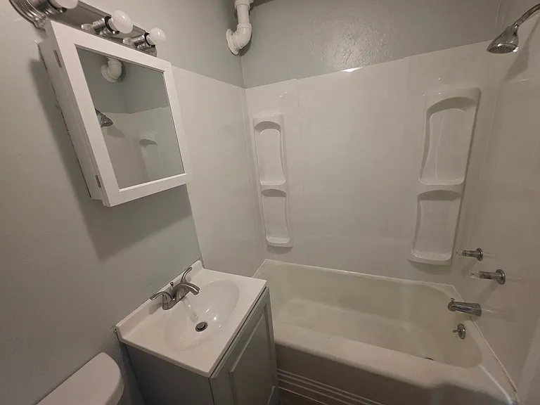 3288 Franklin Ave — Photo 13