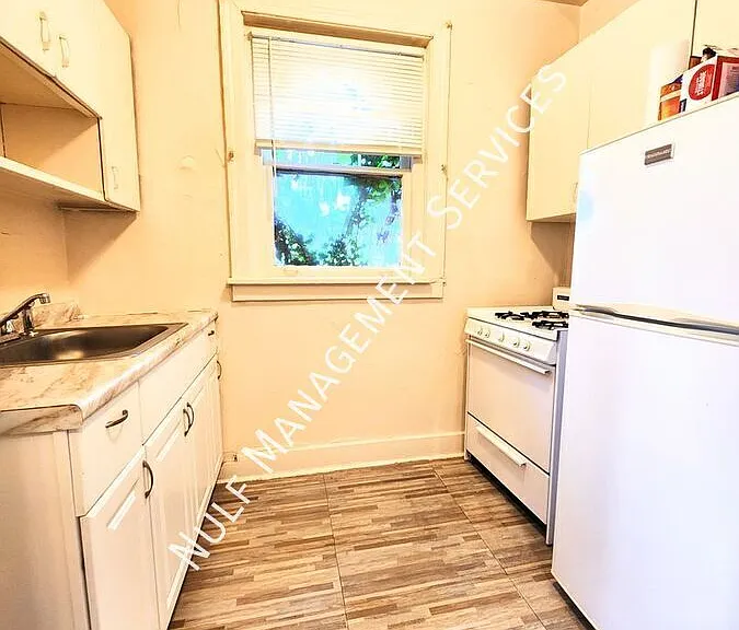 5649 Phillips Ave #8 — Photo 2