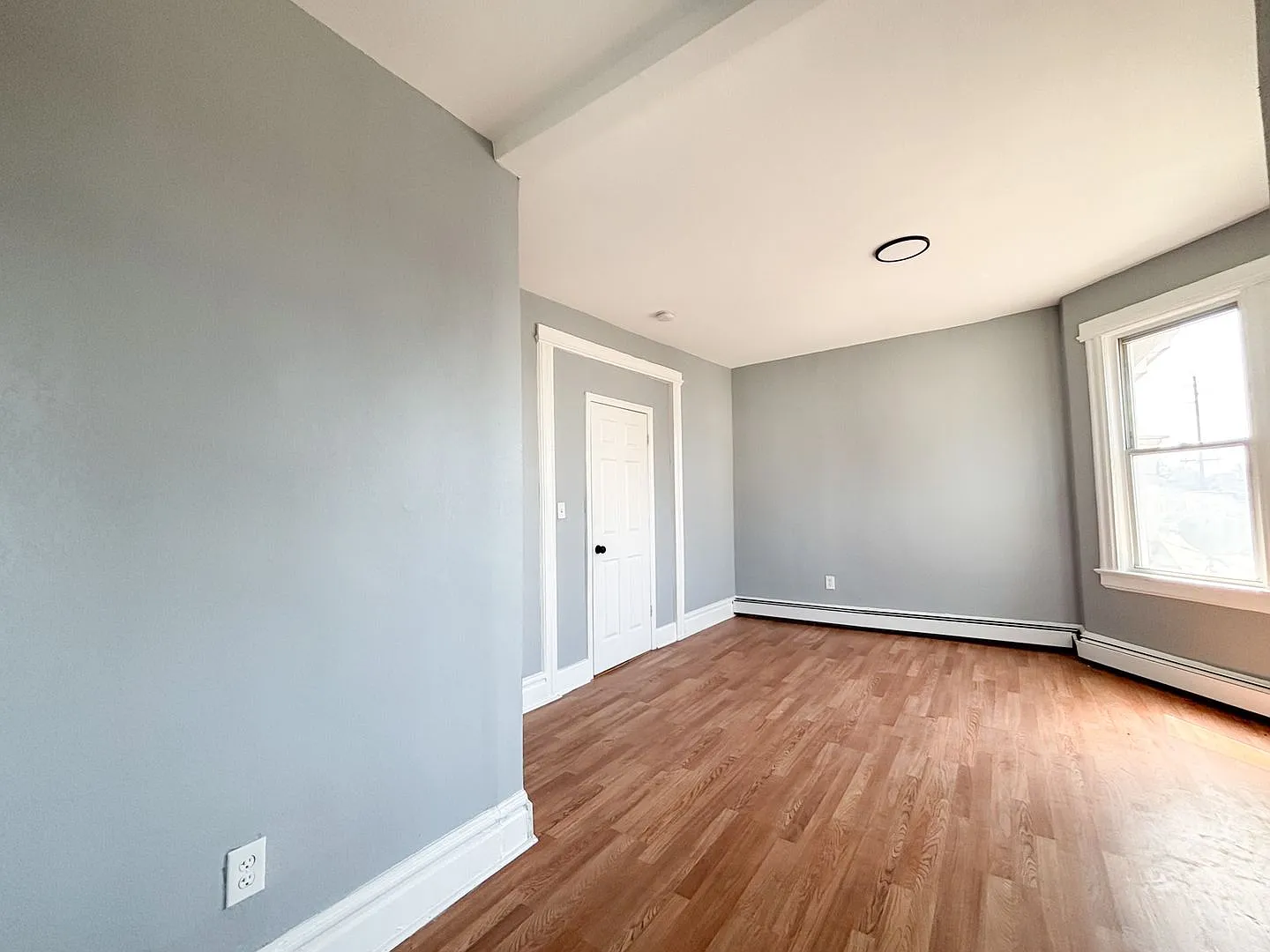 648 Grove St — Photo 4