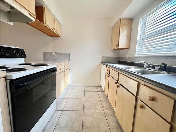 5th image of 1000 Lake Of The Woods Blvd APT H101