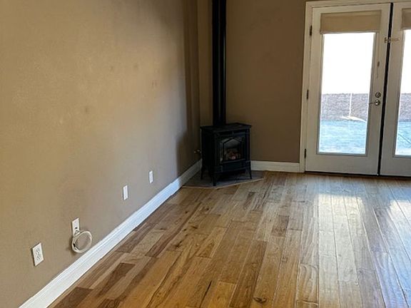 5th image of 521 Red River Dr