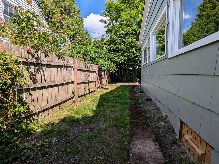 2913 N Alder St — Photo 16