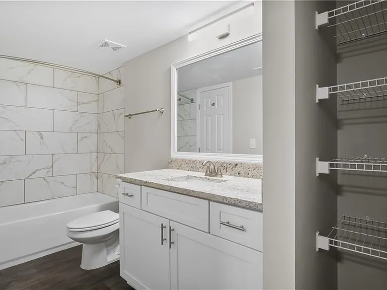 1012 Seasons Pkwy — Photo 5