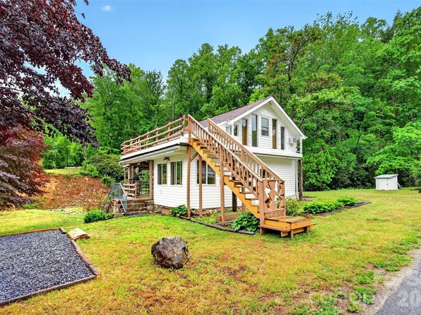 227 Locust Cove Rd, Marion, NC 28752