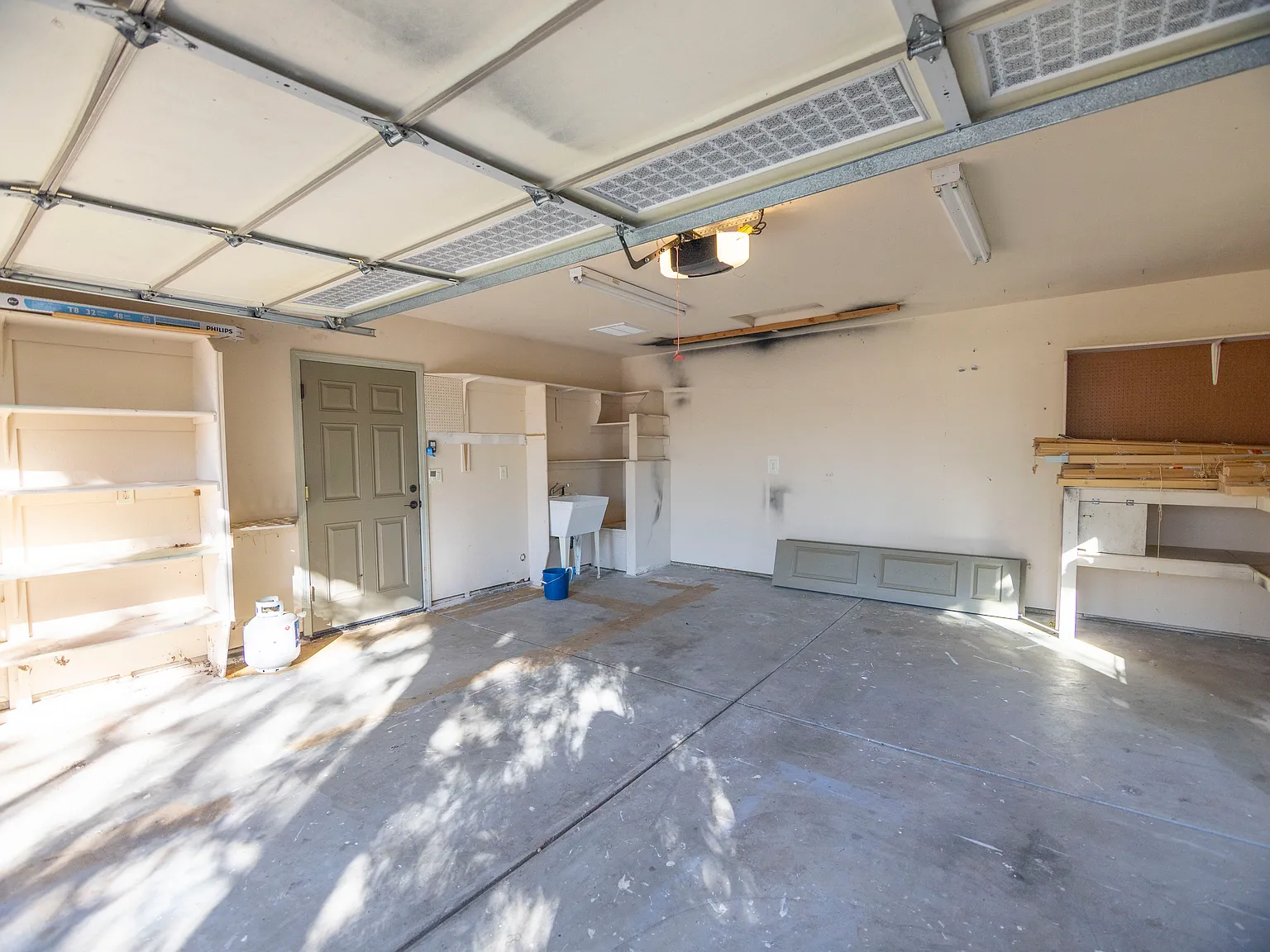 3 bed, 1445 sqft, $2,100 — Photo 2