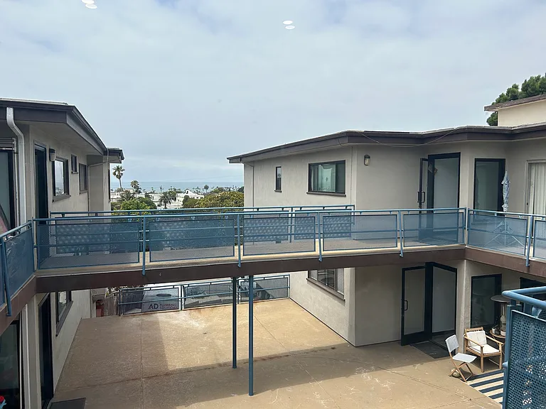 2501 Beverly Ave #24 — Photo 3