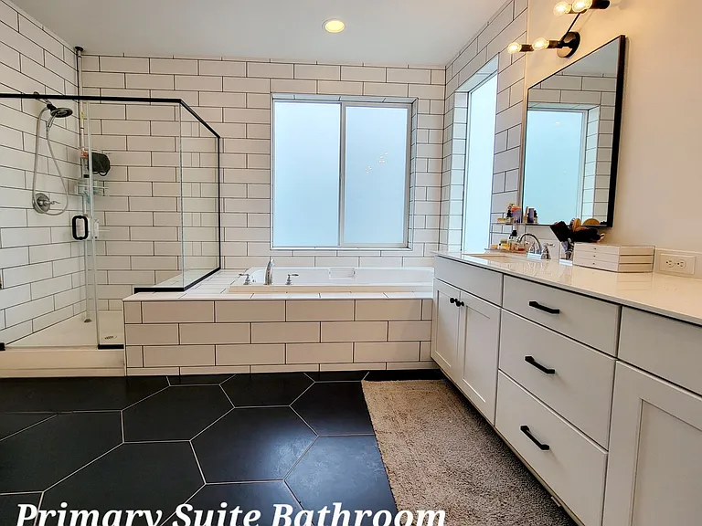 2416 NE Redford St — Photo 27