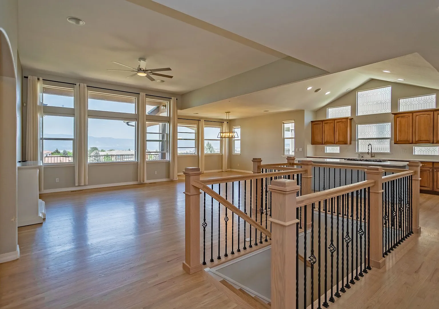 Golf Course Ranch with Spectacular Mountain Views!! — Photo 4