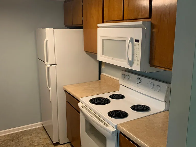 510 E Gillespie St — Photo 9