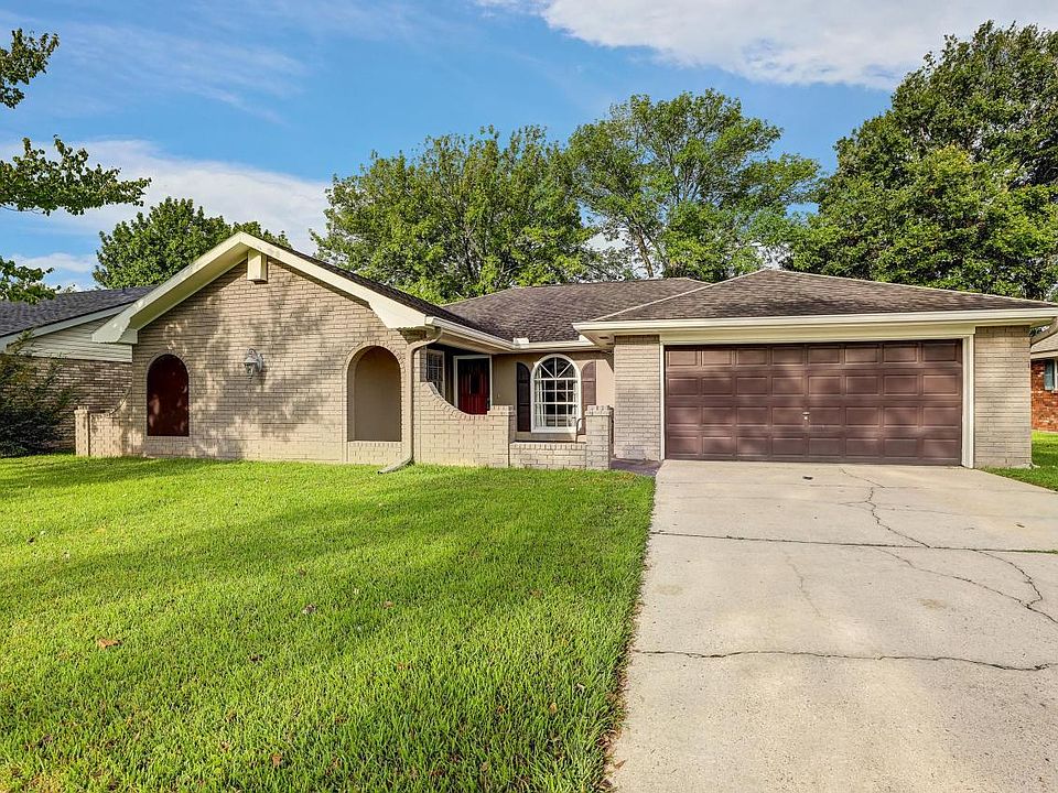 1st image of 106 Great Plains Dr