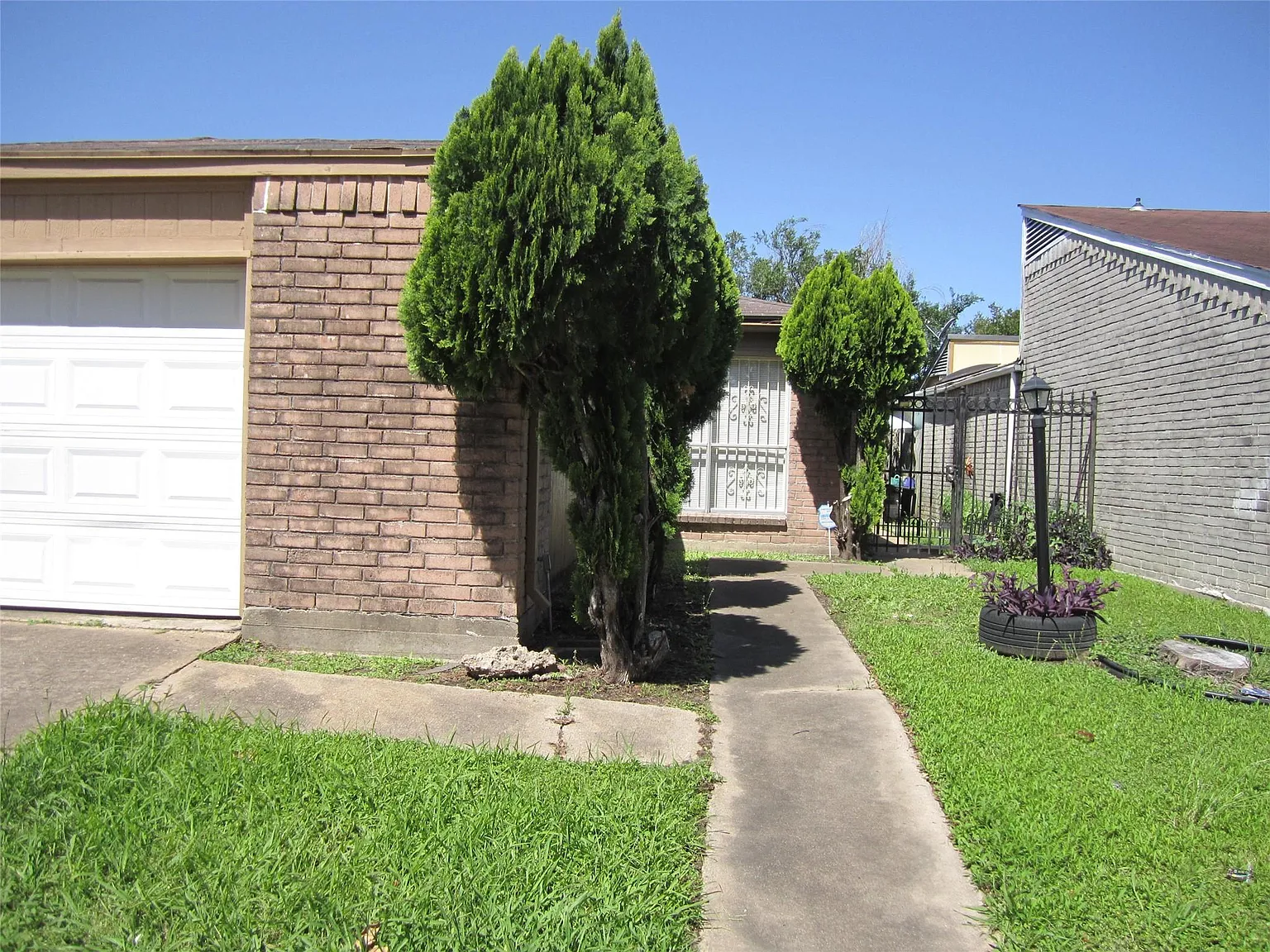 3 bed, 2.5 bath, 1715 sqft, $1,650 — Photo 2
