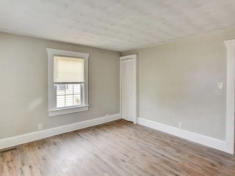 1135 Jackson Ave — Photo 10