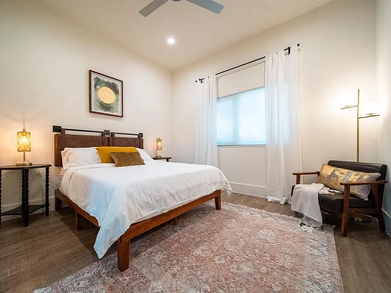 2212 Francis St — Photo 32