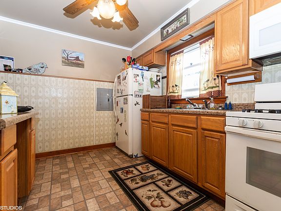 3rd image of 9343 S Nordica Ave