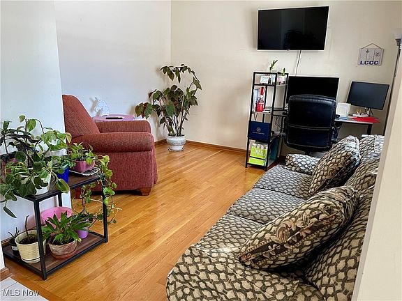 4th image of 855 Hollyview Dr