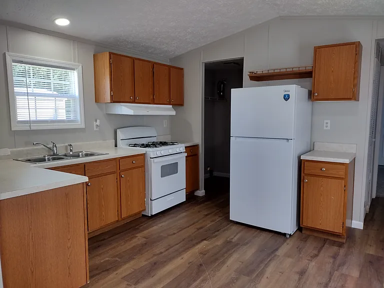 14 Birch Crest Dr — Photo 10