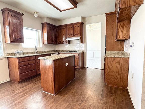 3rd image of 1407 Tudor Dr