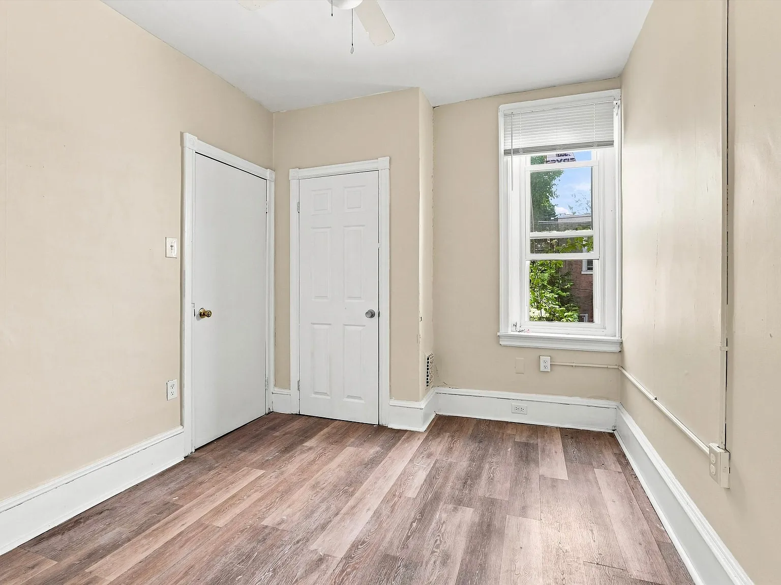 3 bed, 1.5 bath, 1330 sqft, $1,895 — Photo 2