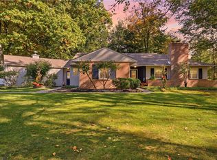 725 Dogwood Ln, Hermitage, PA 16148