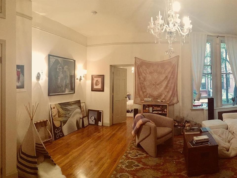 1st image of 25 W 70th St APT 1B
