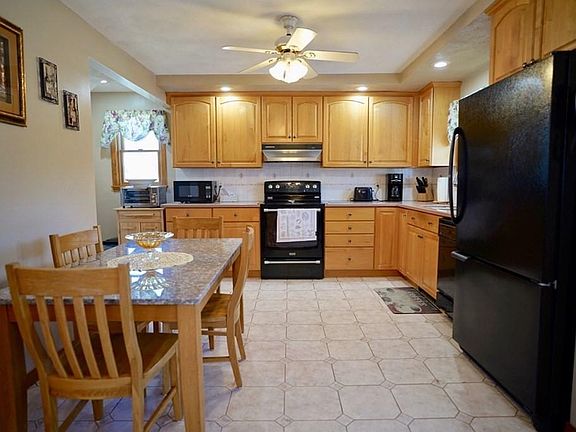 4th image of 46 Cumberland Cir