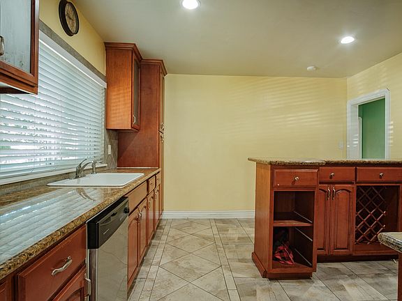 5th image of 579 Madera Ave