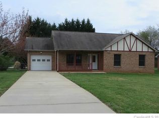 1104 Saint Michaels Dr SE, Conover, NC 28613