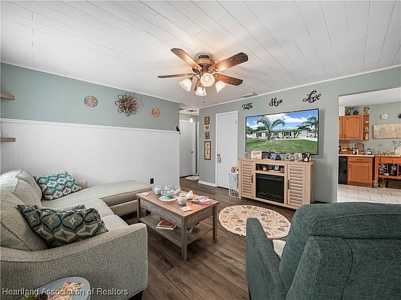 4th image of 511 Rosewood Ln