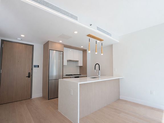 4th image of 38-20 Parsons Blvd #426