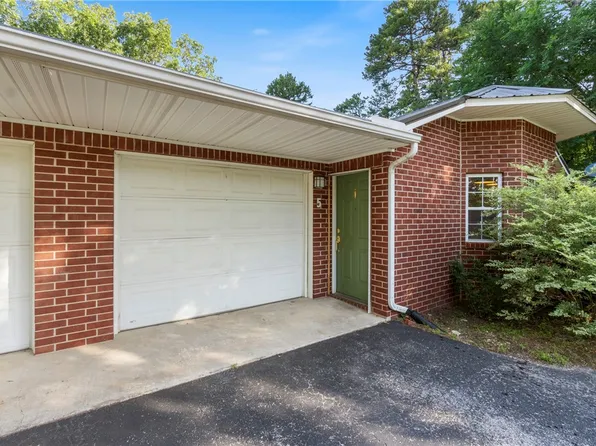 17 Pivot Rock Rd APT 5, Eureka Springs, AR 72632