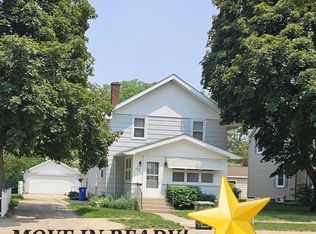 1105 Clark St, Charles City, IA 50616