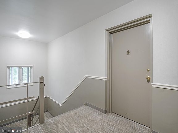 3rd image of 10501 Montrose Ave #10501