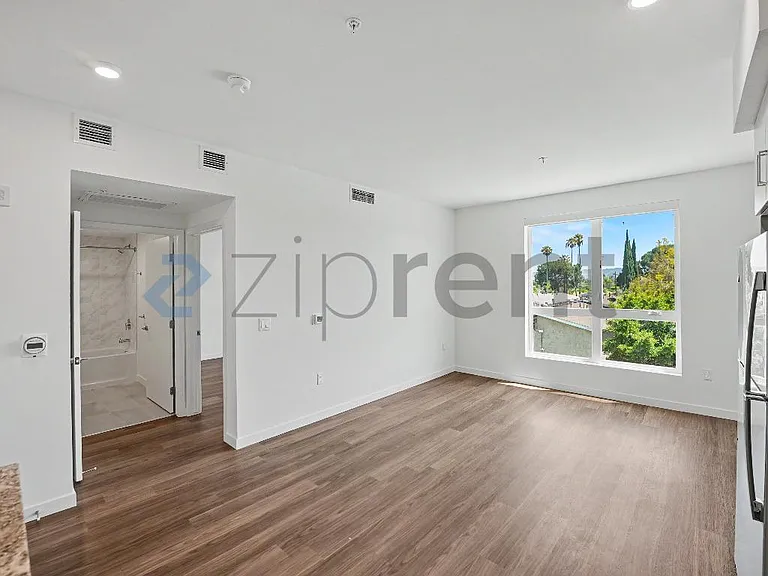 18900 Parthenia St #310 — Photo 17