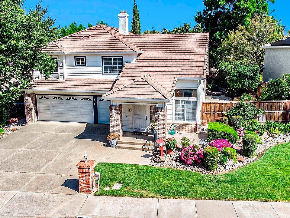 1st image of 905 Crescent Dr