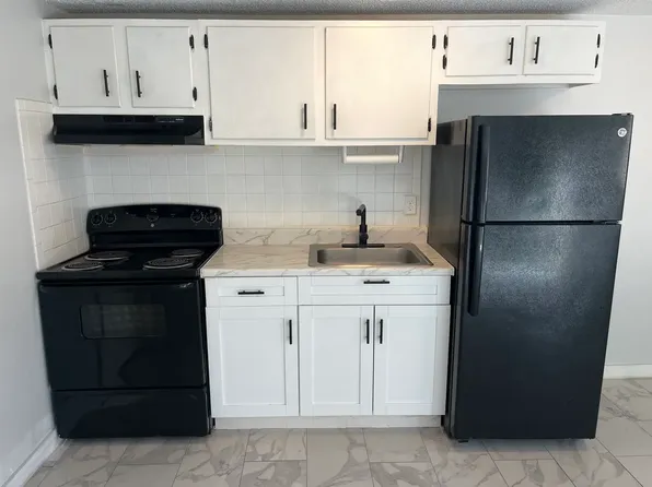 Spacious 1 Bedroom / 1 Bathroom apartment with a comfortable and functional layout.