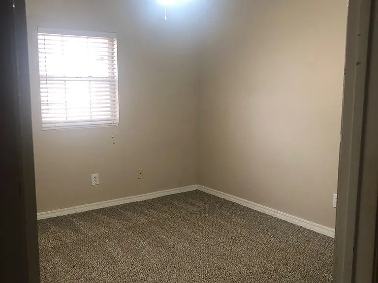 7401 Holyoke Trl — Photo 9