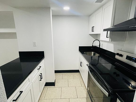 4th image of 1922 Fairfield Ave APT 110