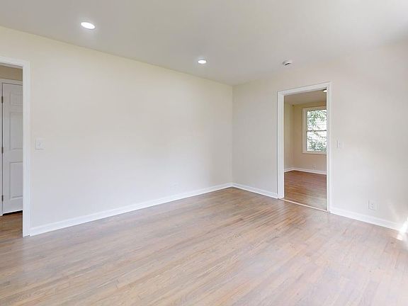 3rd image of 1005 Kipling Dr