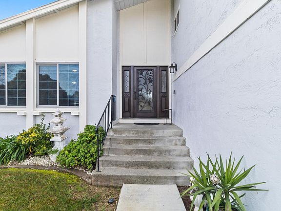 4th image of 160 Bristol Drive