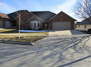 716 Skyview Cir, Norfolk, NE 68701