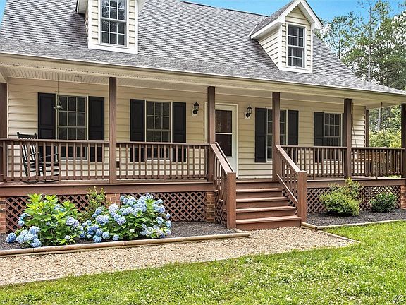 3rd image of 271 Hills Fork Ln